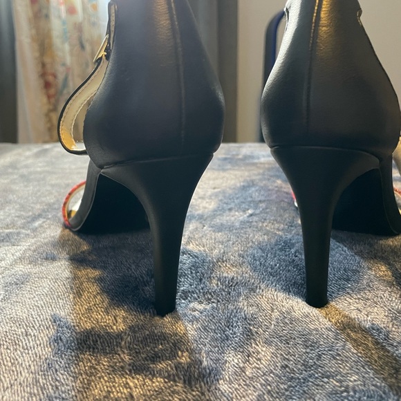 Beautiful high heels with a Hot print, never worn, Aldo 7 1/2 size - Picture 3 of 6